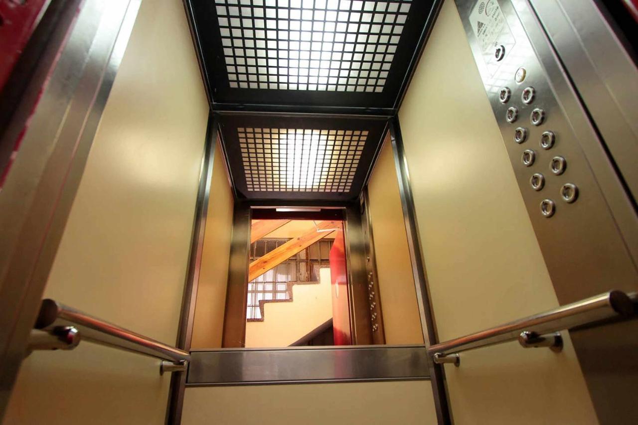 Apartment Marti Barcelona Bagian luar foto