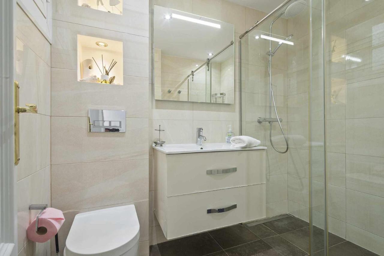 Apartment Marti Barcelona Bagian luar foto